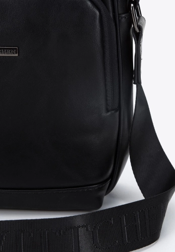 Czarna torba męska listonoszka WITTCHEN 94-4P-010-1