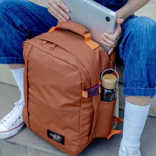 Plecak podróżny na laptopa 2w1 28l CabinZero CZ33 Wizz Air 28l Cinnamon 40x30x20 cm Ryanair Wizz Air