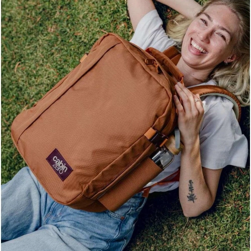 Plecak podróżny na laptopa 2w1 28l CabinZero CZ33 Wizz Air 28l Cinnamon 40x30x20 cm Ryanair Wizz Air