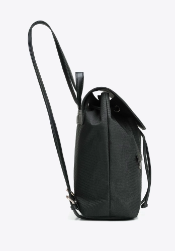 Plecak damski z klapką WITTCHEN 102-4Y-403-1 czarny A4