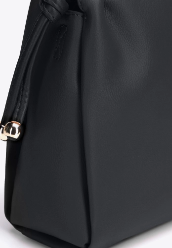 Listonoszka damska z ekoskóry WITTCHEN 102-4Y-406-1 czarna