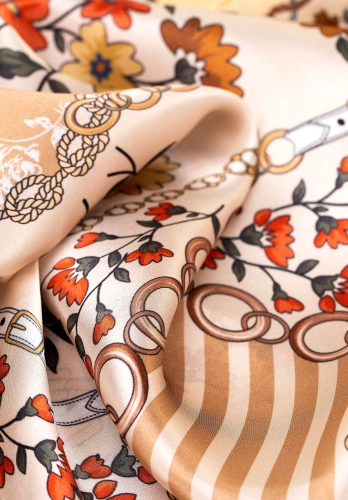 Jedwabna chusta damska  WITTCHEN 103-7D-S02-X1 w kwiaty beżowa