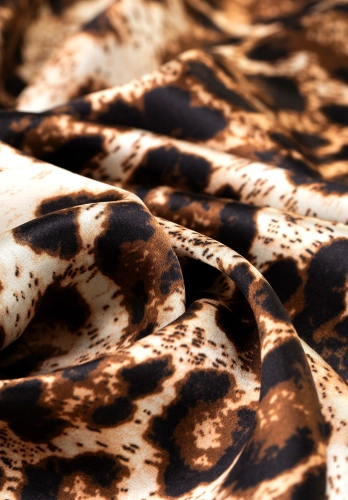 Jedwabna chusta damska WITTCHEN 103-7D-S02-X3 elegancka panterka